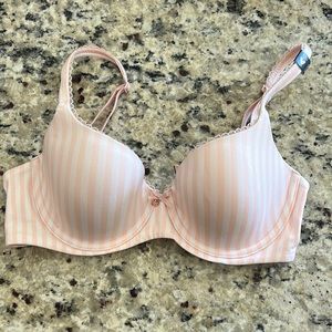 Victoria secret lightly lined 32C new